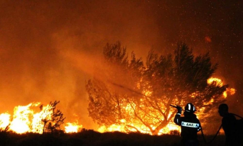 Ζάκυνθος: Δυο πυρκαγιές στα χωριά Εξωχώρα και Μαρίες – Μάχη με 9 μποφόρ